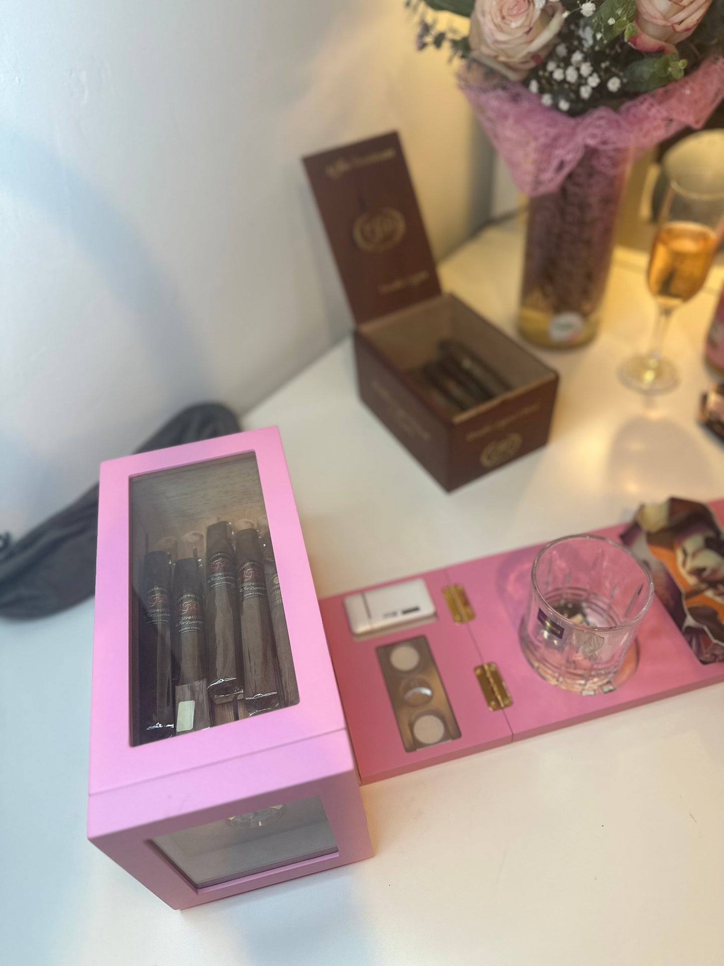 Bamboo & Whale Cigar humidor Pink